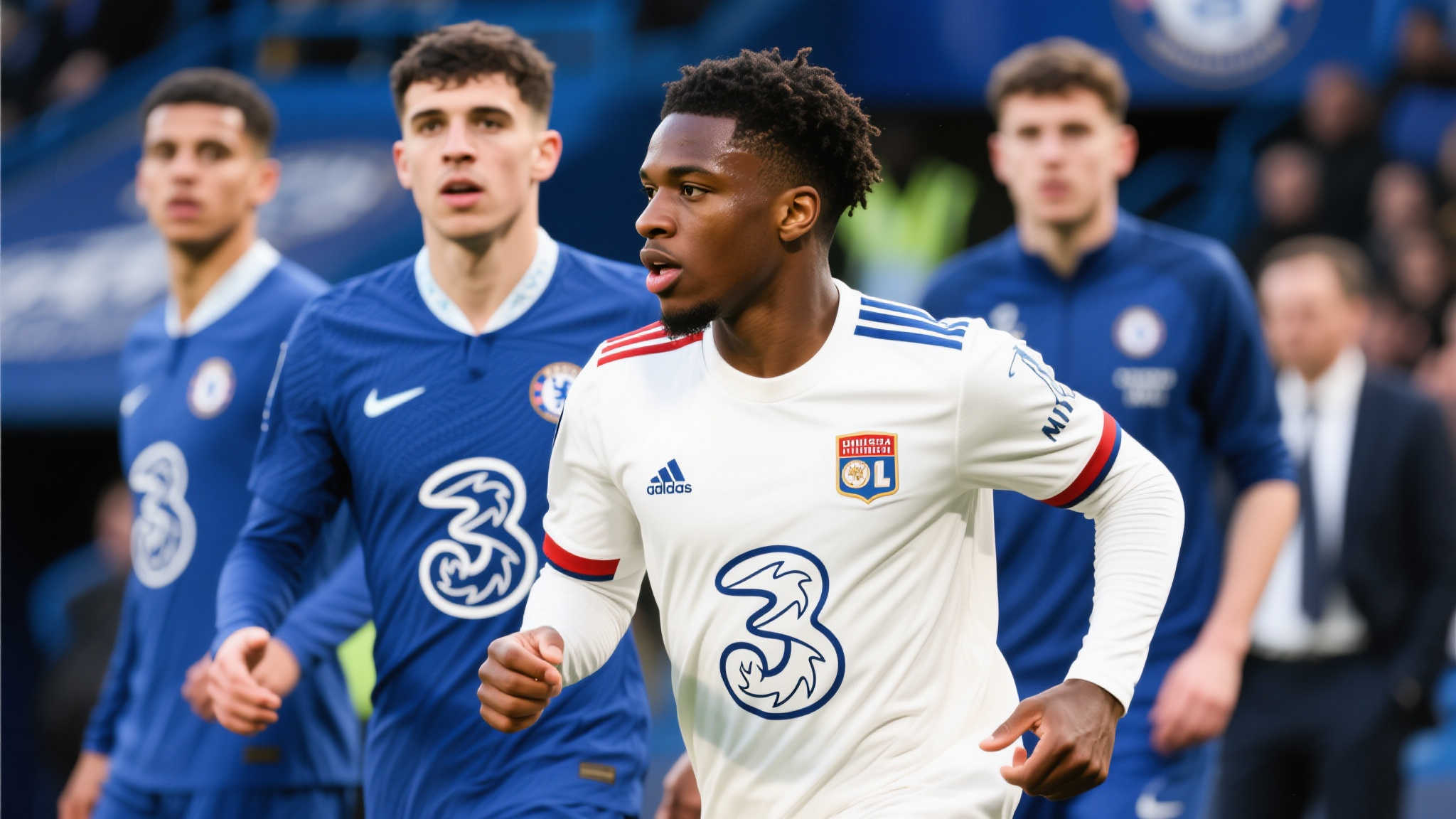 切尔西与巴黎深入商讨穆阿尼转会,曼联亦虎视眈眈 自步入新管理层时期以来,切尔西一直致力于重塑俱乐部